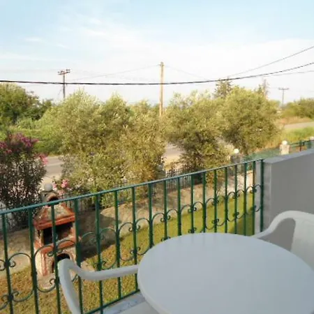 Studio For 2-3 Persons 100m From The Beach Polychrono